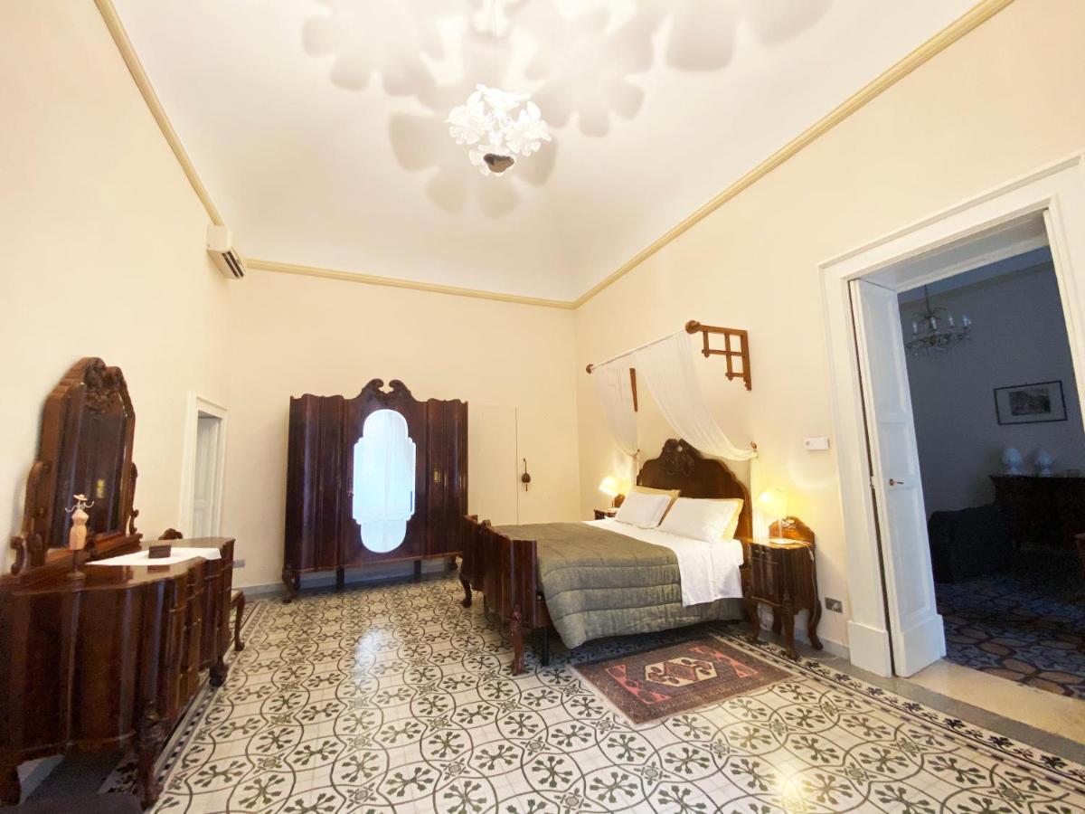 Palazzo Rollo Bed and Breakfast Lecce Eksteriør billede