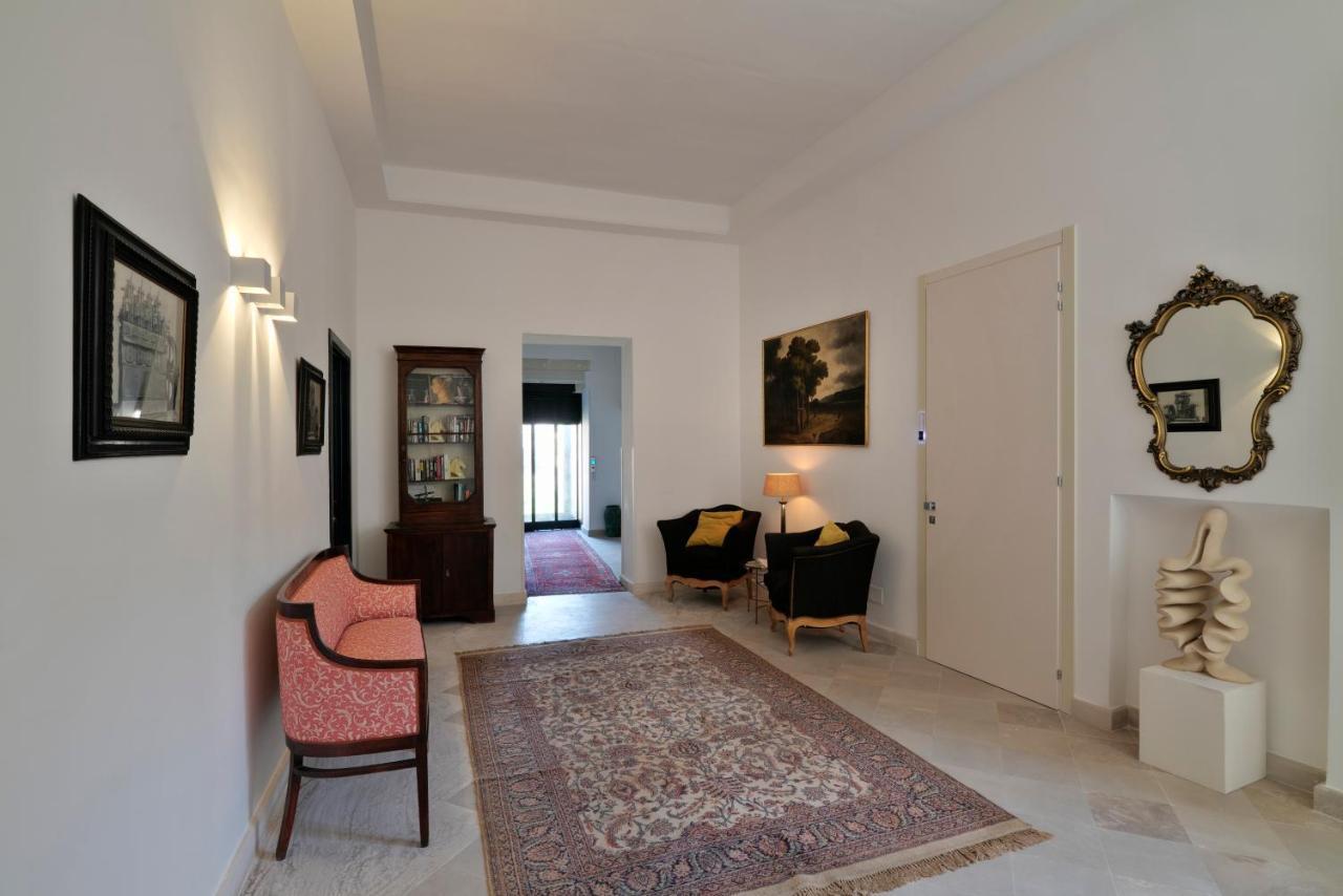 Palazzo Rollo Bed and Breakfast Lecce Eksteriør billede