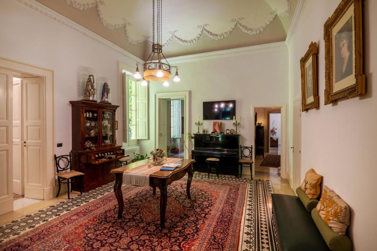 Palazzo Rollo Bed and Breakfast Lecce Eksteriør billede
