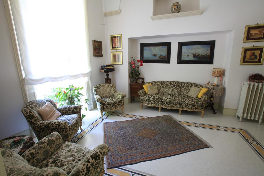 Palazzo Rollo Bed and Breakfast Lecce Eksteriør billede