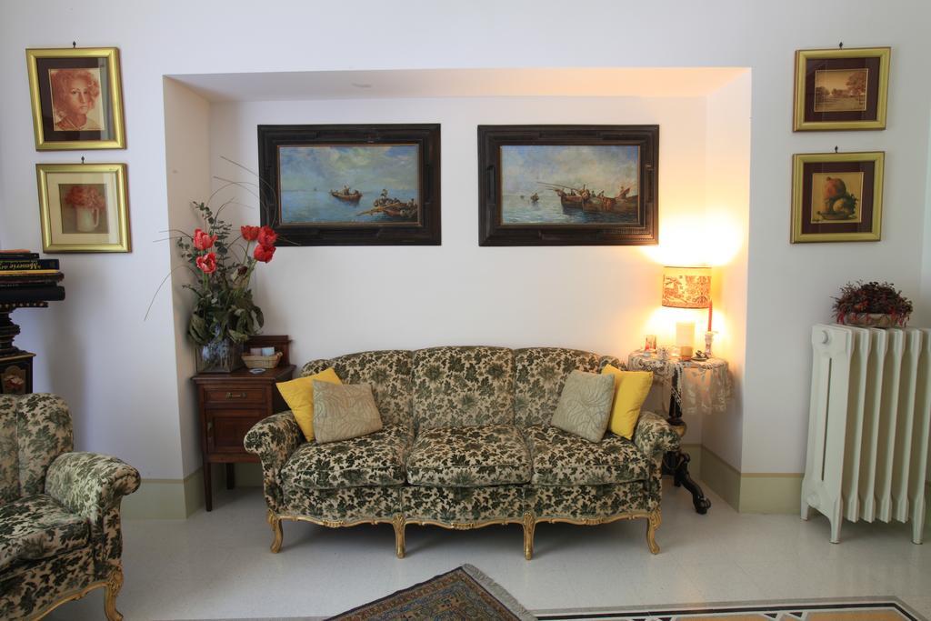 Palazzo Rollo Bed and Breakfast Lecce Eksteriør billede